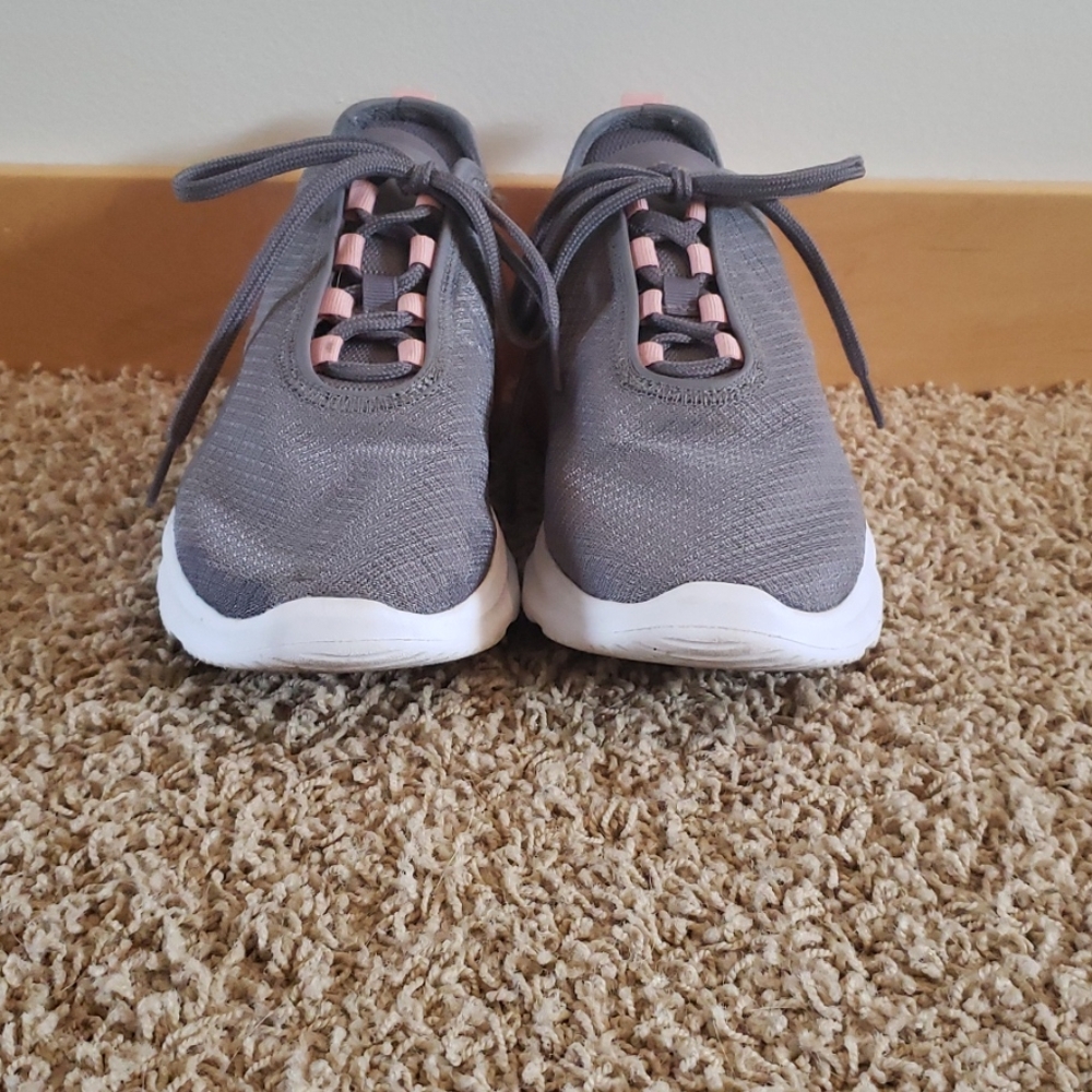 NIKE RUNNING SHOES